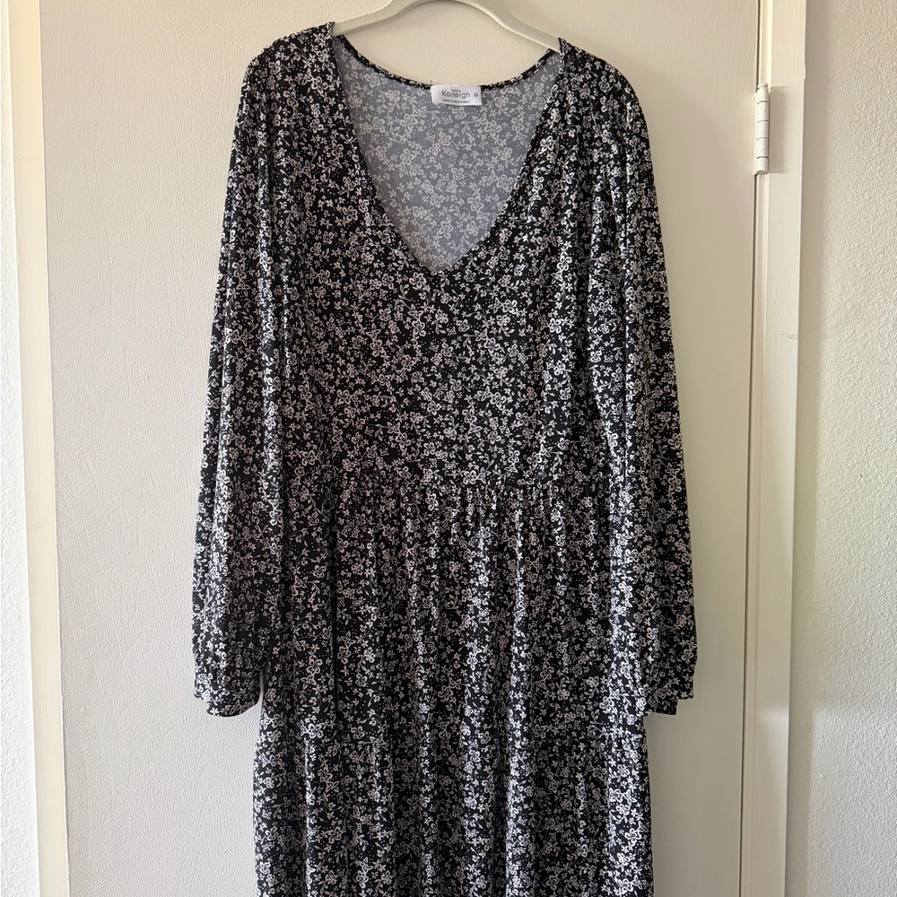 Kaileigh Black and White Floral Long Sleeve Dress